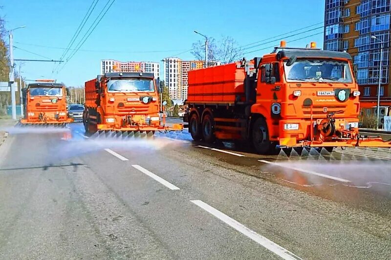 Тула 8 апреля. Тула уборка города. пожарная машина тула. уборка смета.