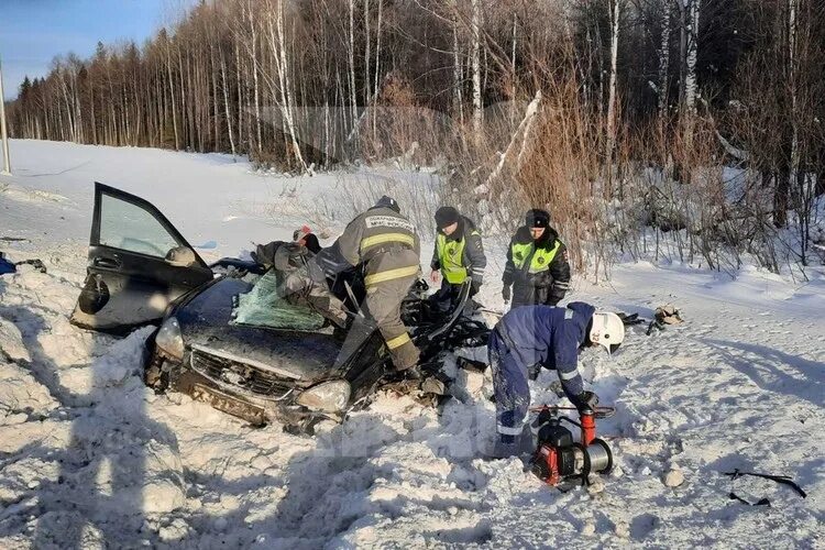 Дтп пермь екатеринбург пермский край. Дтп пермь екатеринбург пермский край. Авария фур в пермском крае. Дтп пермь екатеринбург пермский край. Дтп пермь екатеринбург пермский край.