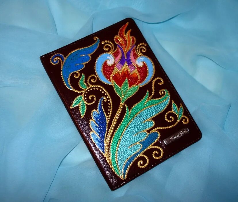 Точечная роспись блокнота. Роспись обложек. Роспись акриловыми контурами по коже. Точечная роспись обложки. Визитница точечная роспись.