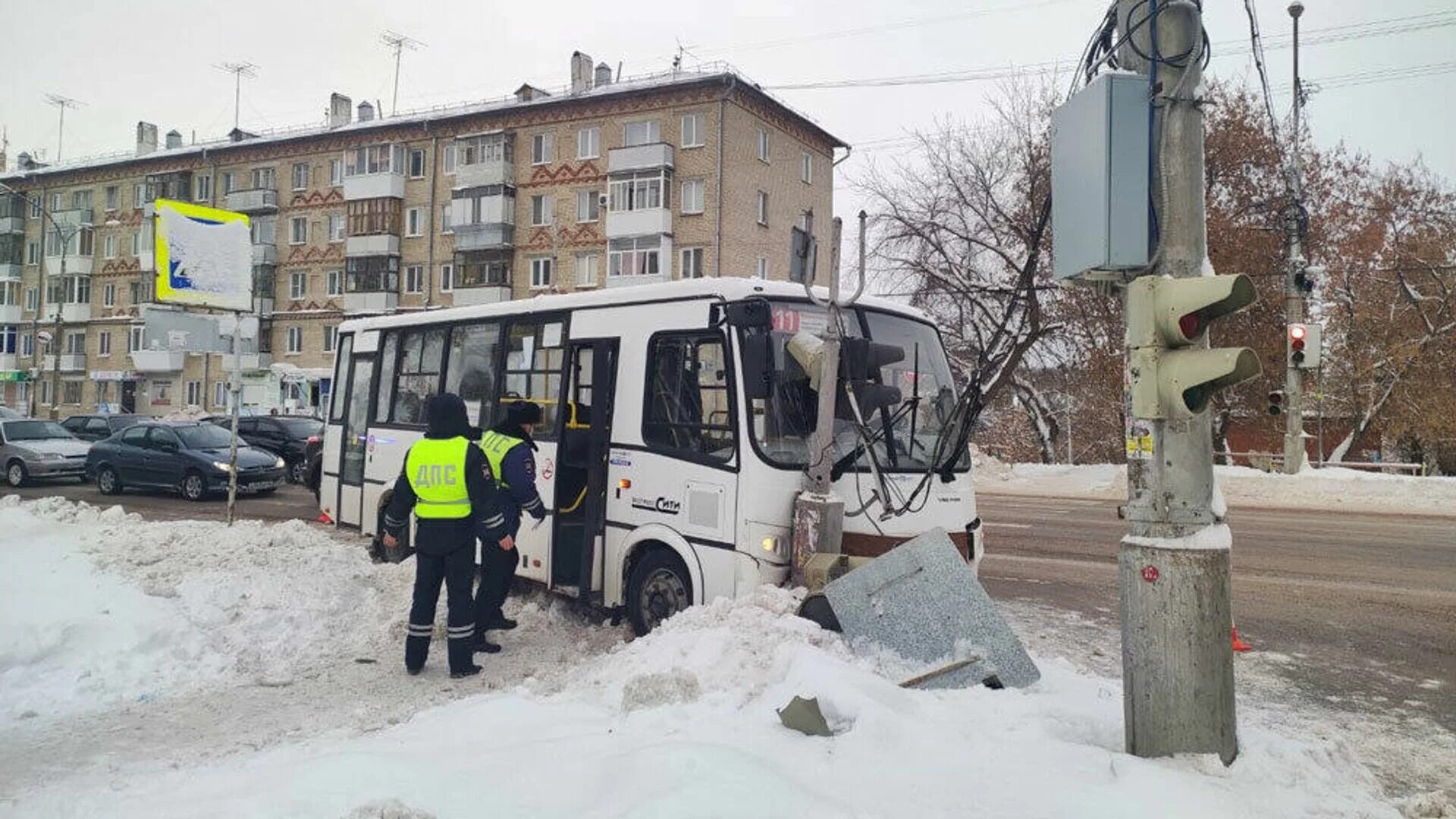 В Свердловской области в ДТП С автобусом пострадали десять человек. ДТП С автобусом Каменск-Уральский. Аварии 23 декабря