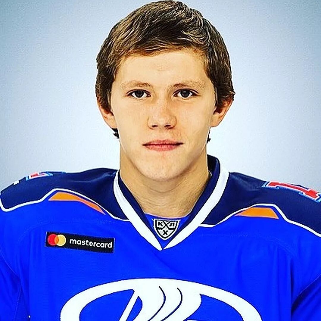 Денис зернов хоккеист. Денис зернов хоккеист. Денис зернов лада. Зернов хоккеист авангард. Зернов хоккеист авангард.