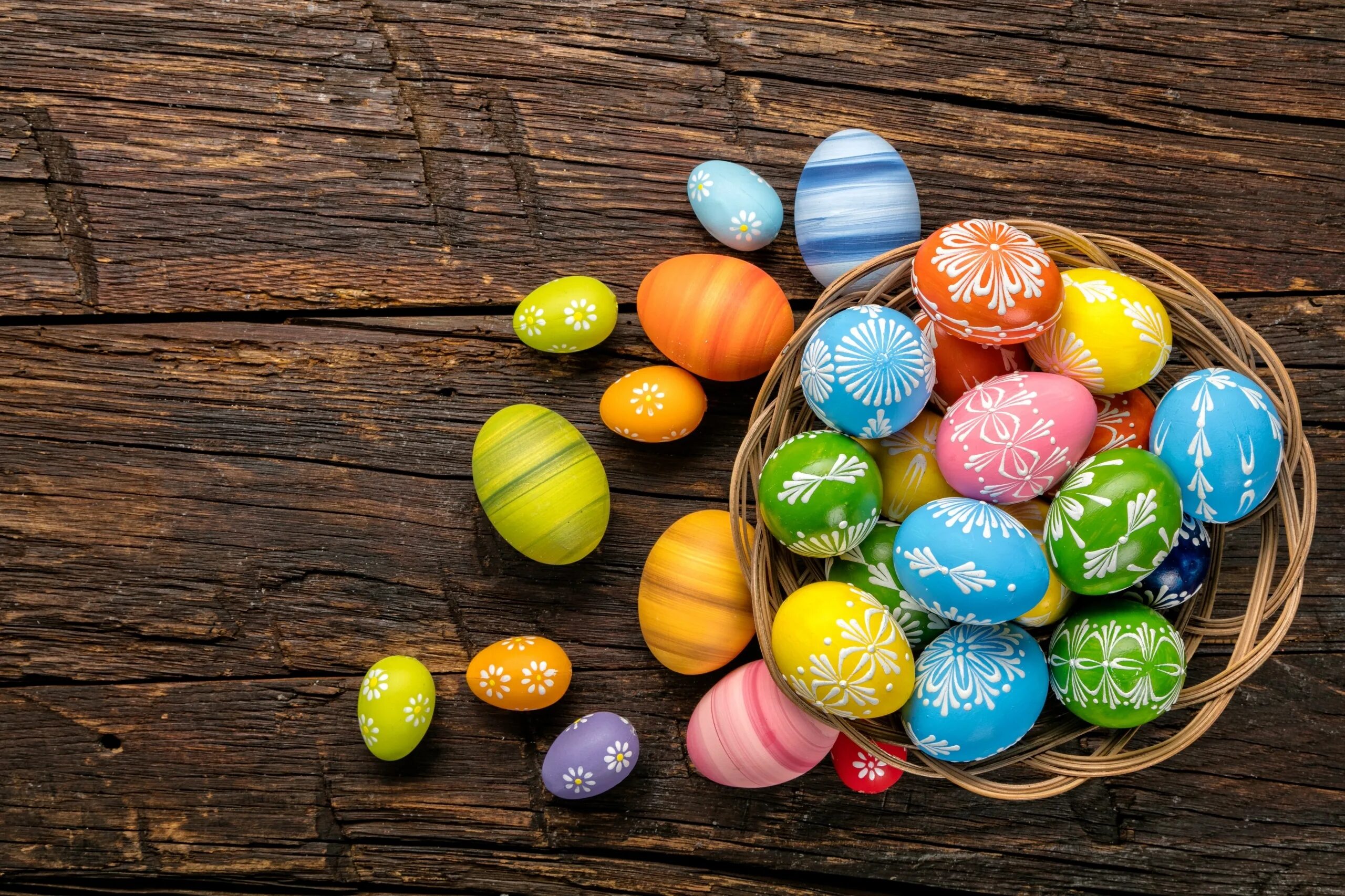 Разноцветные яйца на пасху. Пасхальное яйцо. Красивые пасхальные яйца. Цветные яйца. Разноцветные пасхальные яйца.
