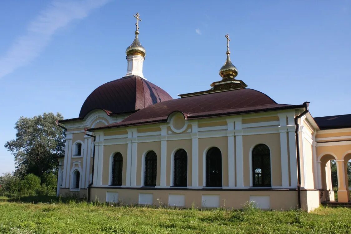 Никольское 9. Храм Рождества Пресвятой Богородицы Никольское Калужская область. Церковь село Никольское Калужская область. Церковь Рождества Богородицы Калужская область в Гостешево. Усадьба Никольское Калужская область Жуковский район.