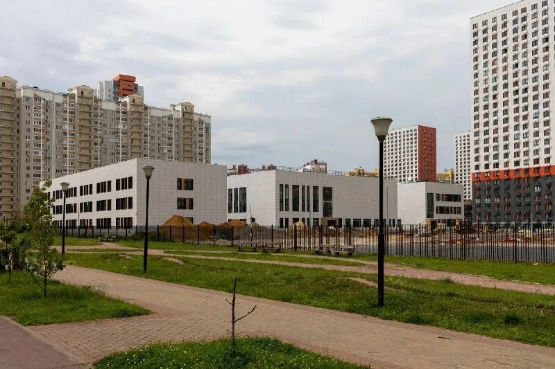 школа дрожжино бутово парк 2б. дрожжино новая школа. новая школа в дрожжино. стройка школы в дрожжино. дрожжино новая школа.