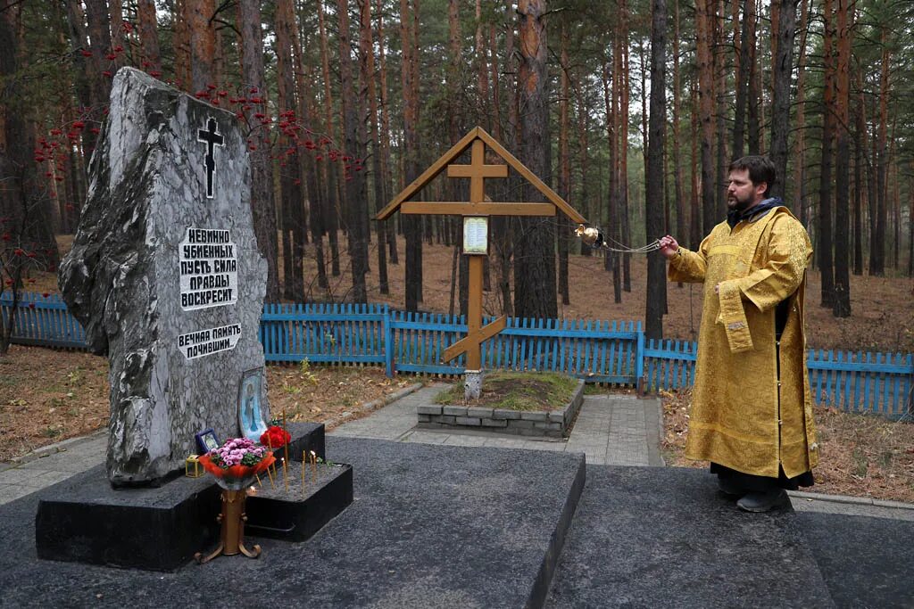 Место расстрела жертв репрессий Ульяновск. Памятники невинно убиенным в Москве. Часы репрессированным. Лог убиенных Омский.