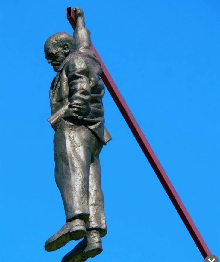 Статуя обычно. Нестандартные скульптуры. Статуя свободы оренбург. Статуя свободы нью-йорк 3d. Статуя обычно.