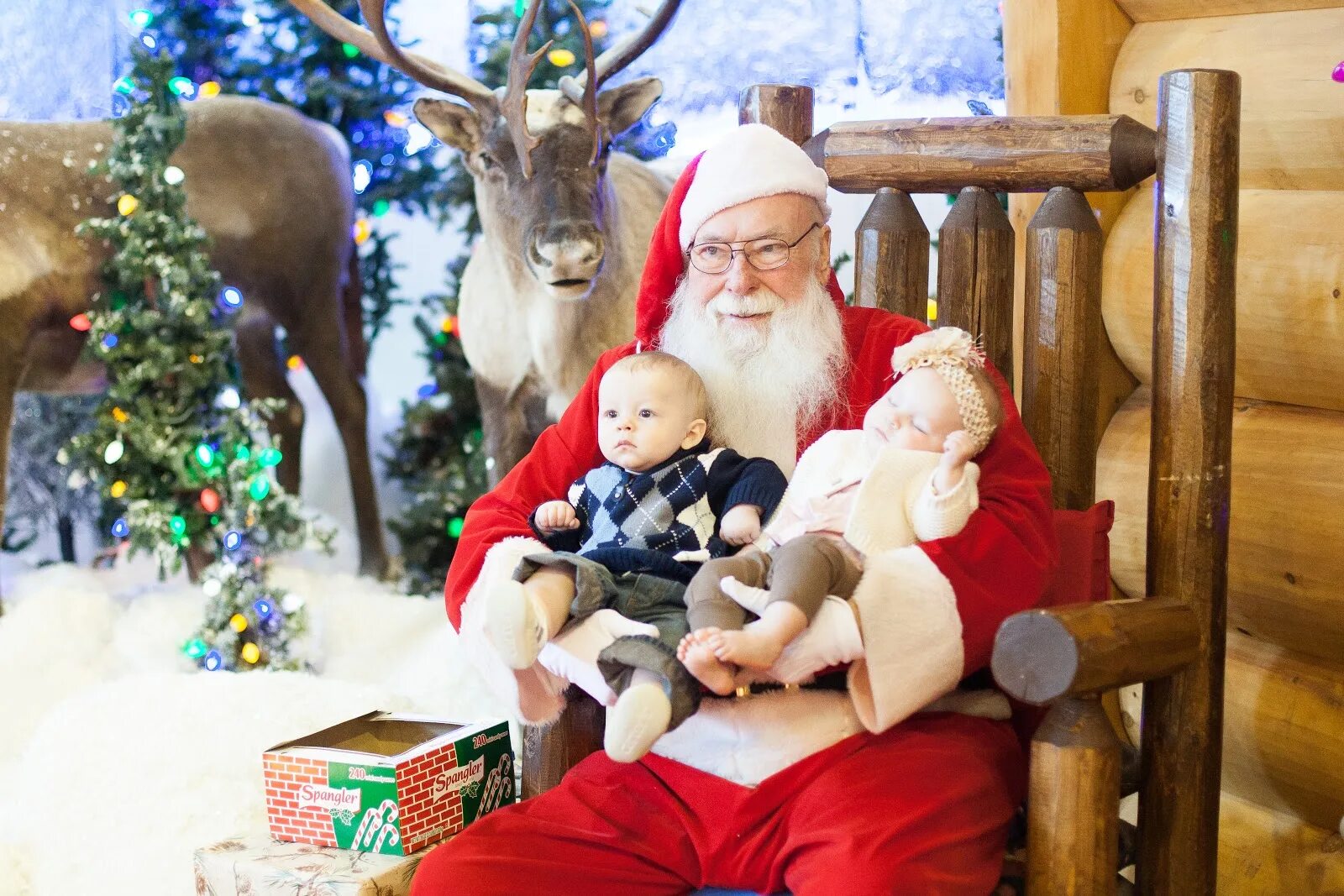 Новый год семья. Рождество люди. Christmas family santa. Santa family. Santa's family.