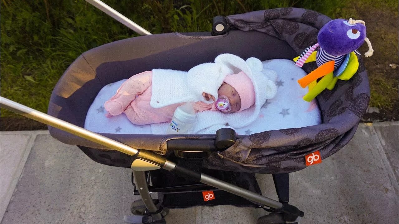 Прогулка с реборном в коляске. Eliza reborn baby прогулка.