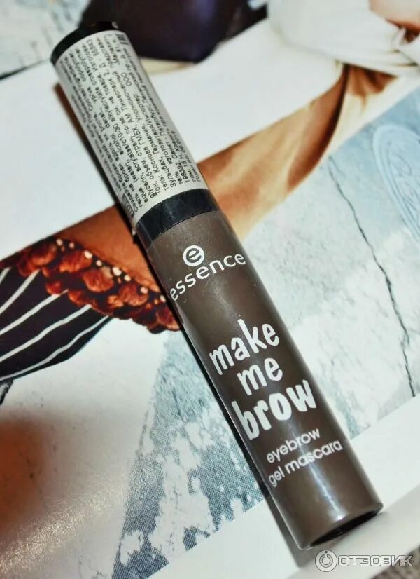 Make me brow. Гель для бровей эссенс прозрачный. гель для бровей essence make me brow. фиксатор essence. ессенсе гель для бровей о2 оттенк.