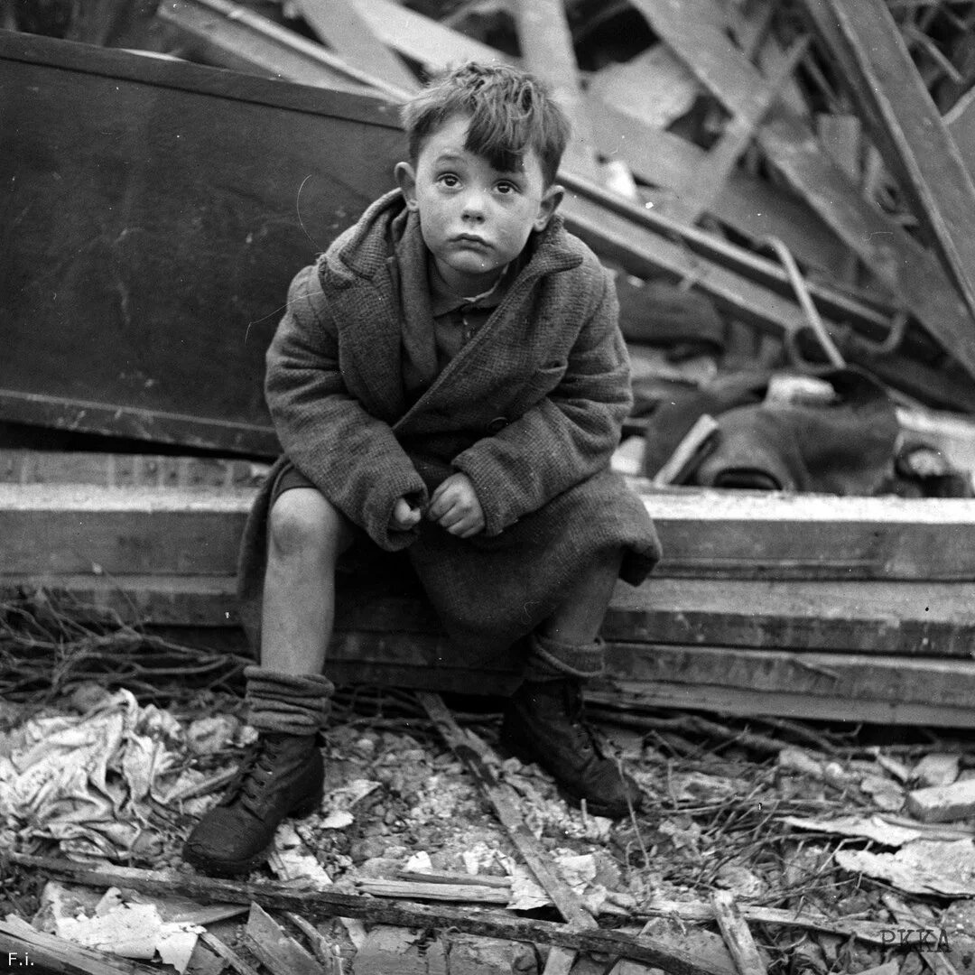 Беспризорники в годы войны 1941-1945. Дети войны. Это был мальчик лет девяти