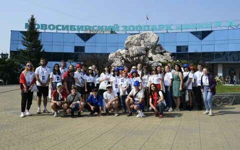 Проводить друзей посетить выставку
