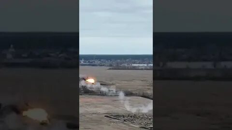 Вертолет над водохранилищем