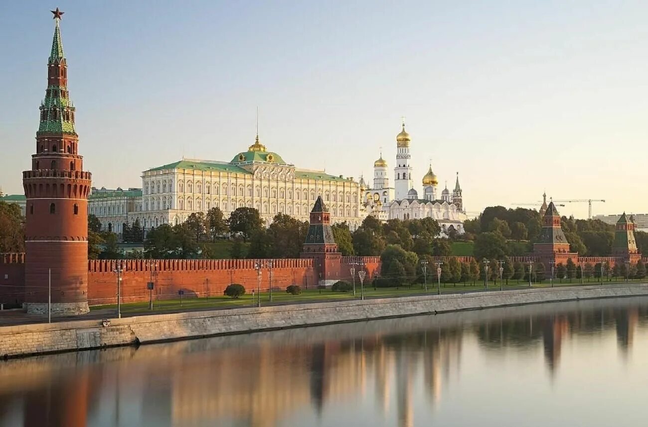 Московский государственный кремль. 9. Большой кремлевский дворец на красной площади. Спасская башня и собор василия блаженного. Большой кремлёвский дворец в москве.