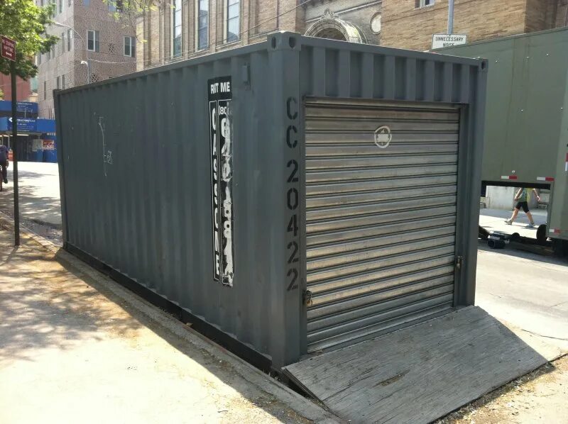 Container 100