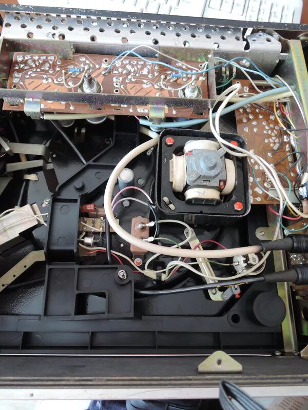 Радиола мелодия 104. Стерео разборка. Вега 117. Тюнер радиотехника т-101-стерео. Радиола+радиоприемник мелодия-104-стерео-01.