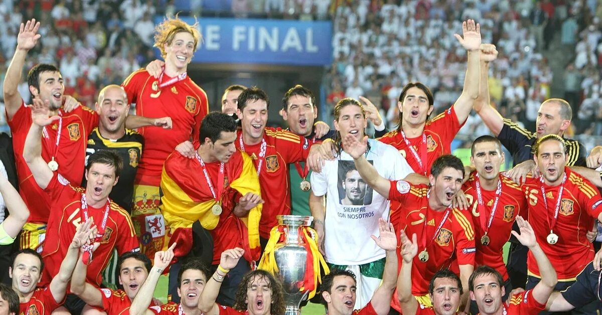 Футбол чемпионаты европы 2008 россия. Финал че 2008. Сборная России чемпион Европы 2008. Испания евро 2008. Евро 2008 чемпионы.
