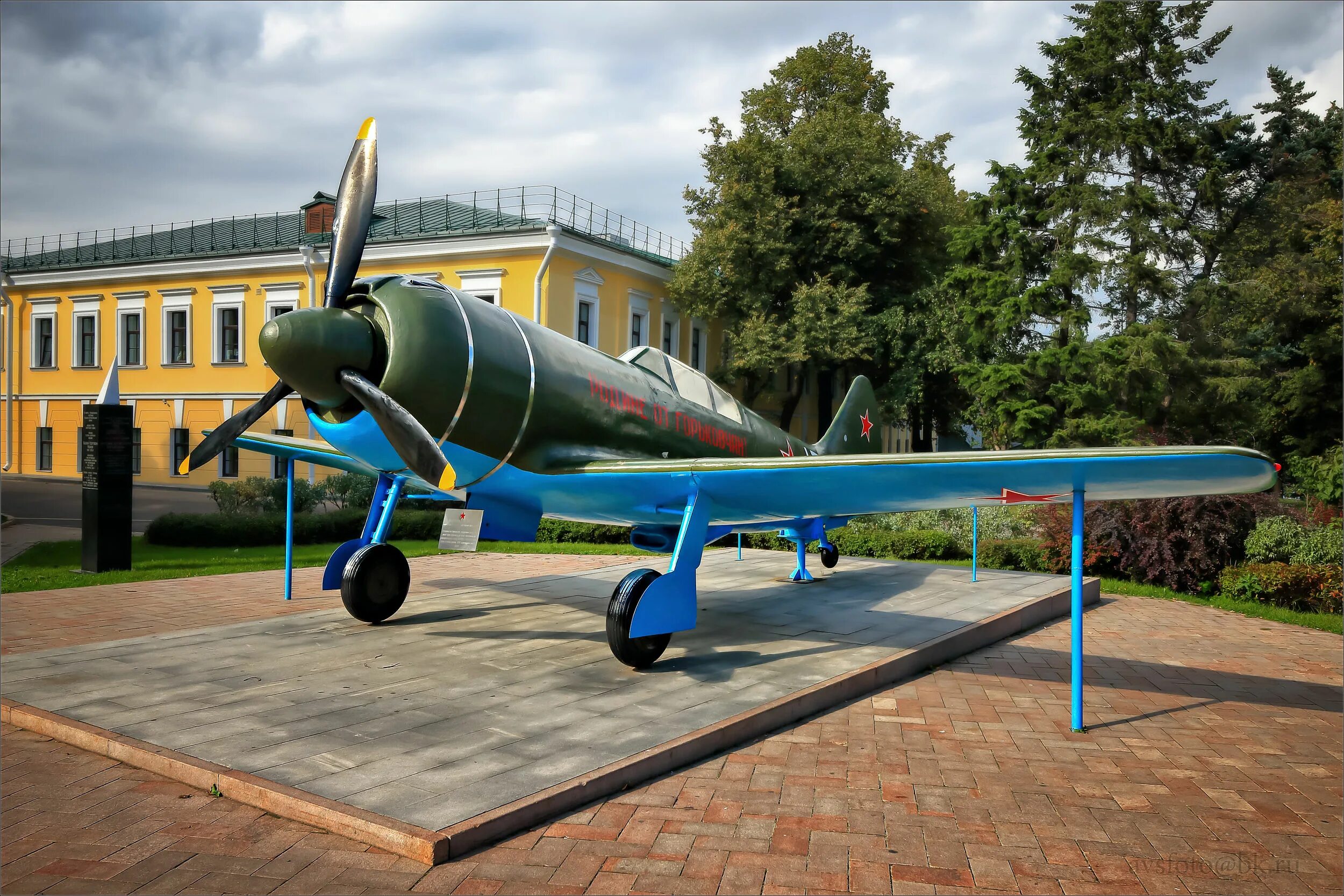 Нижний новгород какой военный. Горьковчане фронту Кремль Нижний Новгород. Нижегородский Кремль Нижний Новгород мемориал горьковчане фронту. Военный музей в Нижнем Новгороде. Выставка военной техники в Нижнем Новгороде.