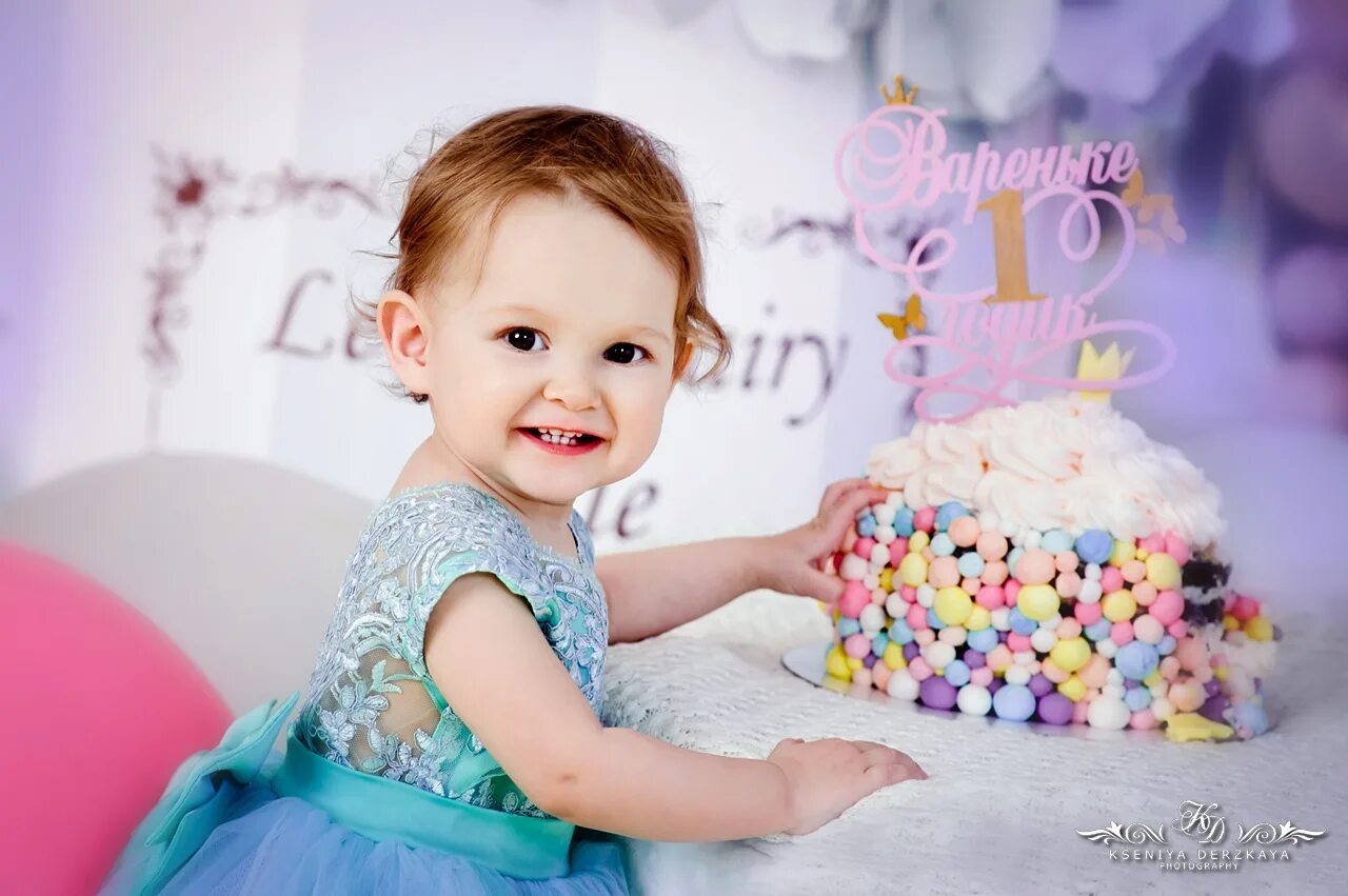 фотосессия на 1 годик. с годиком девочку. с годиком девочку. девочки 0 годик. малыши девочки в платьях.