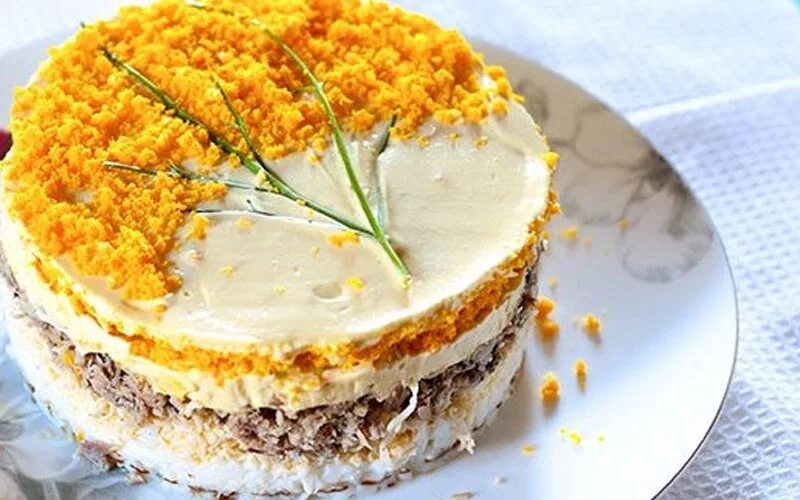 Рецепт мимозы со скумбрией. Мимоза со скумбрией. Рецепт мимозы со скумбрией. Салат мимоза анастасия скрипкина. Слоеный салат со скумбрией.