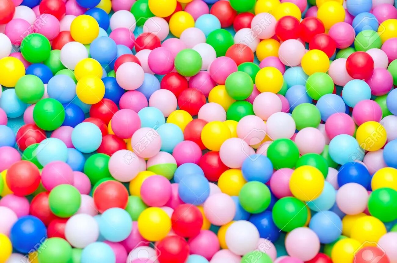 Шарами яма. Разноцветные пластмассовые шары. Гифка с разноцветными пластмассовыми шариками. Фон шарики на полу. Картинка много маленьких разноцветных шариков.