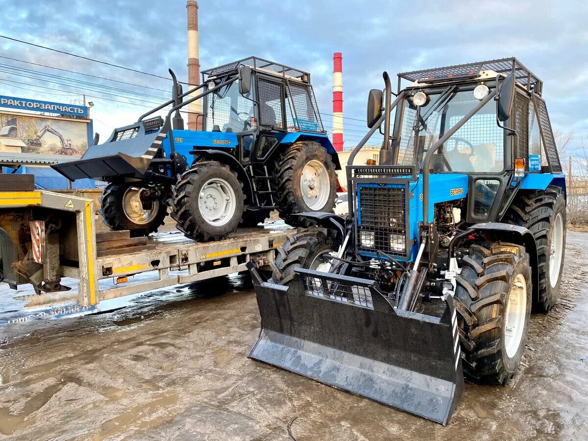тракторе. мтз 82 работа вахта. тракторист. трактор беларус 82. трактор мтз 82 уборка снега.