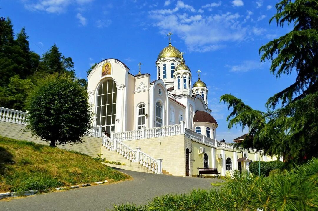 храм в дагомысе. церковь божией матери фото в дагомысе зимой. дагомыс вид сверху на казанский храм. храм казанской иконы божьей матери сочи. храм в дагомысе г сочи.