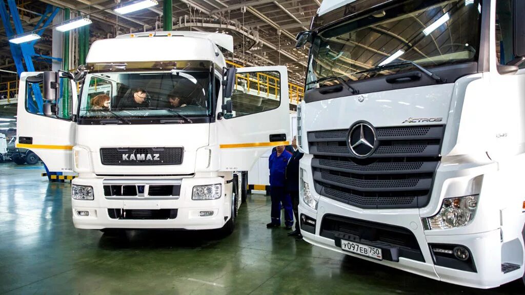 Грузовик челны. КАМАЗ кабина Даймлер. Daimler КАМАЗ. Даймлер КАМАЗ рус кабина 54901. Завод кабин Даймлер КАМАЗ.