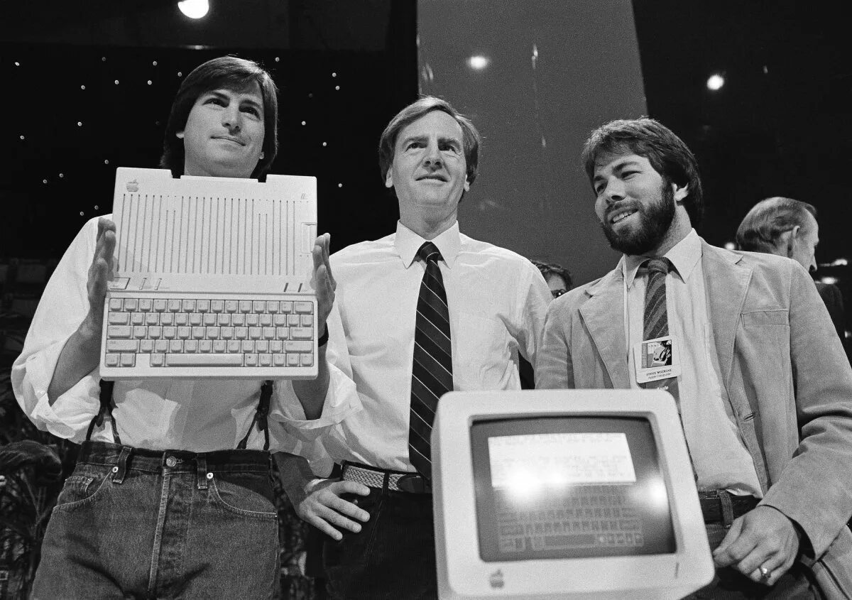 Как называлась apple