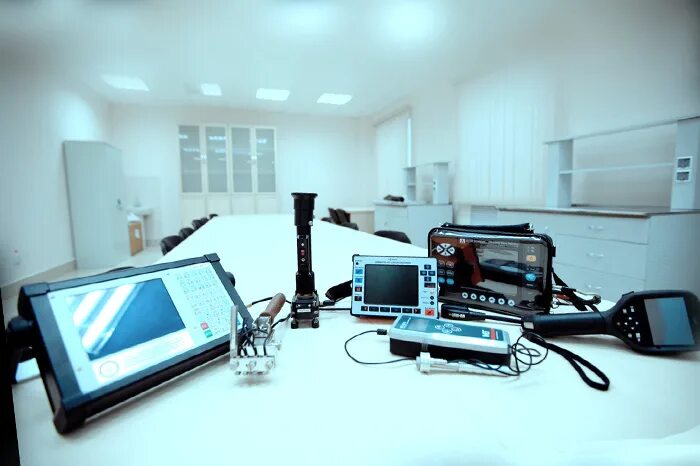 Стенд для неразрушающего контроля. Дефектоскопист по магнитному и ультразвуковому контролю. Лаборатории неразрушающего. Неразрушающий контроль дефектоскопия. Лаборатории неразрушающего.