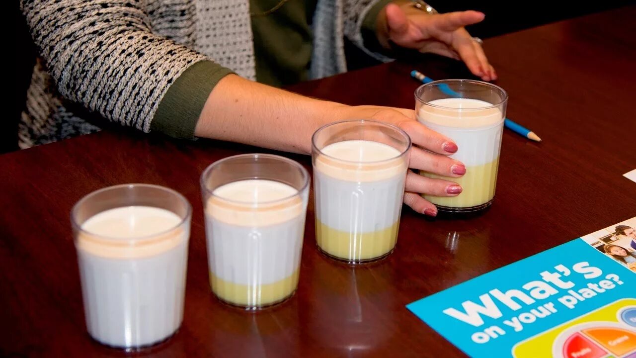 He drank milk. Выбери drink или drinks milk every. Гот милк реклама. Иллюстрация человек пьет молоко. Пьет молоко.