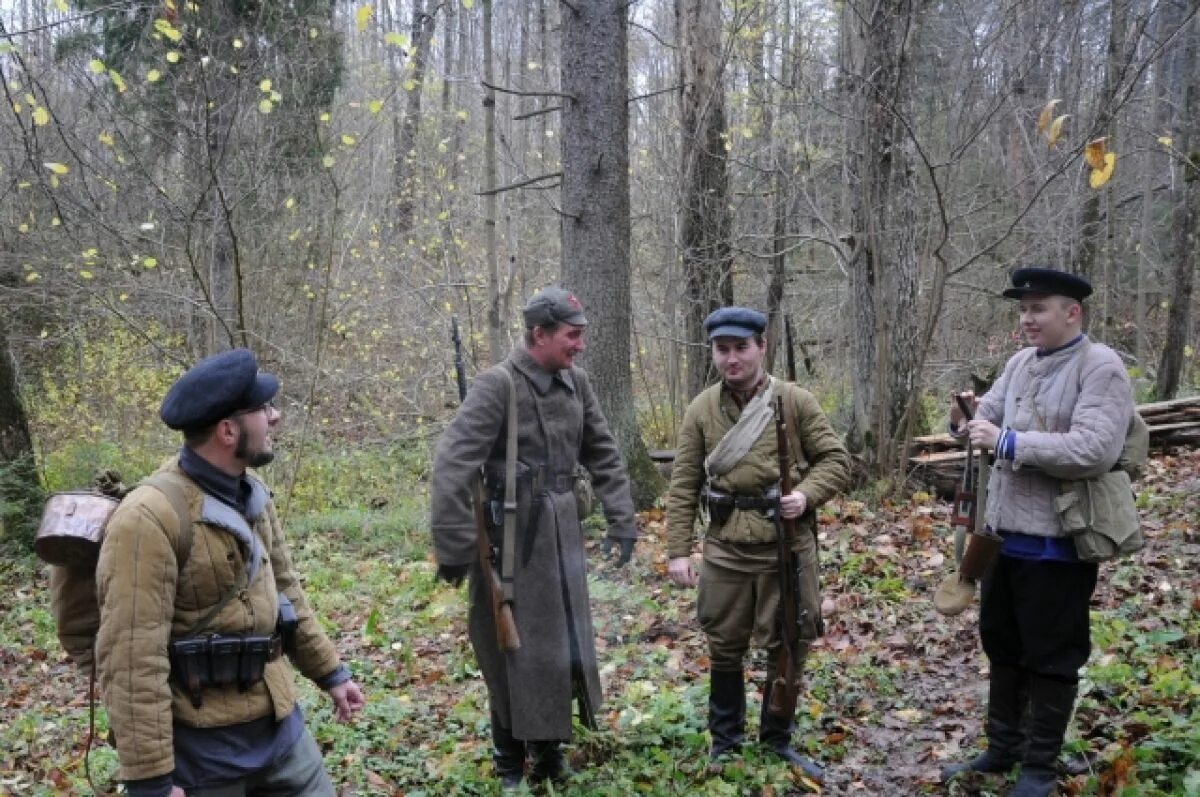 Фильмы 2023 россия. Тони старк мстители 2012. Сериал лесник мститель. Оборотень хижина в лесу 2012. Мститель лес.