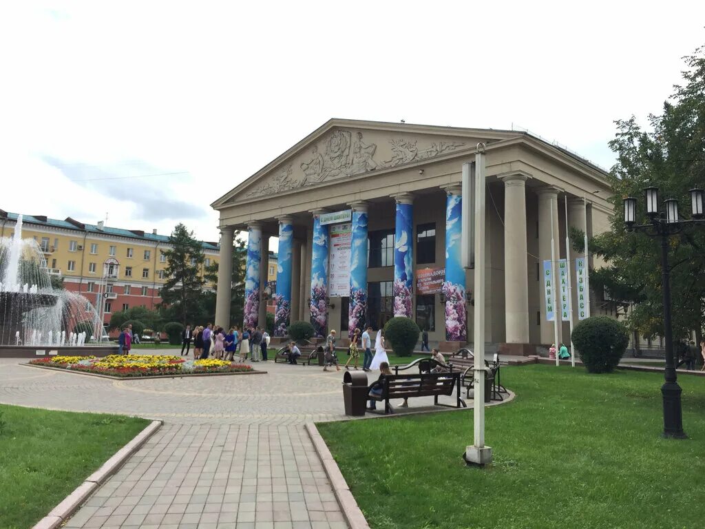 Кемеровский областной театр драмы имени а. в. Луначарского. Кемеровский областной театр драмы Кемерово. Театр Луначарского Кемерово. Театр драмы Кузбасса Луначарского Кемерово.