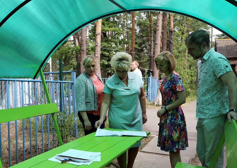 Администрация загородные лагеря. Кировец лагерь Воронеж. Директор лагеря Кировец Воронеж. Кировец экран лагерь Воронеж. Лагеря Воронежской области.