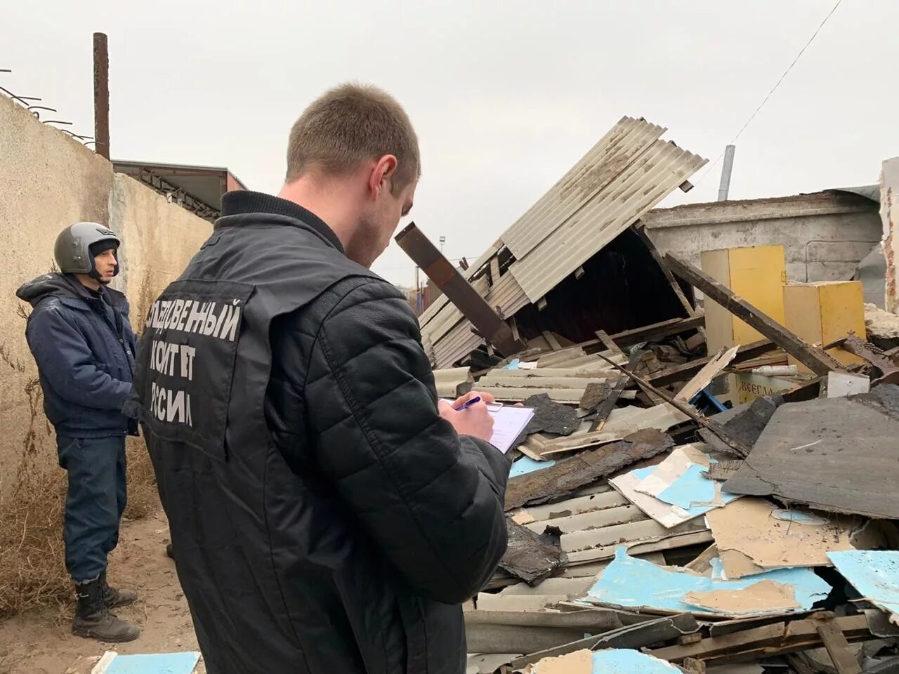 Взрыв в саратовской области сегодня. Рухнул частный дом. Посёлок Пробуждение Энгельс. Взрыв в Энгельсском районе. Рухнувший каркасник.