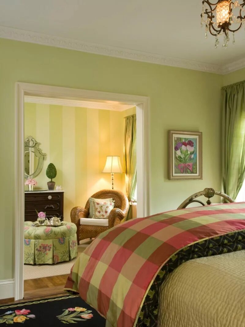 Популярные цвета стен. Спальня в фисташковых тонах. Спальня в оливковых тонах. Комната с зелеными стенами. Оливковые стены в интерьере.