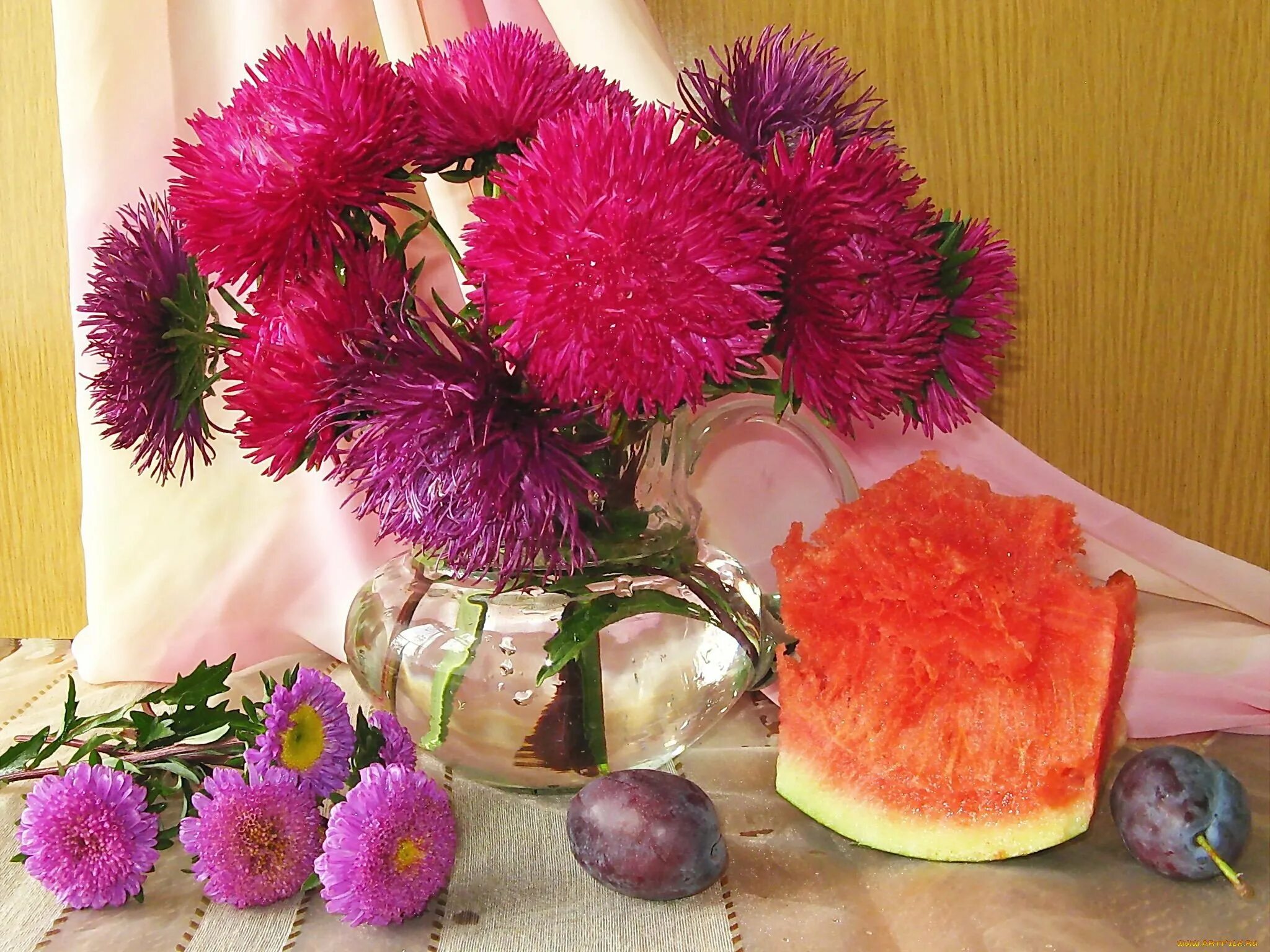 Астры др в коробке. Астра зидония скарлет. Цветок астра. Астры осенние романс. С добрым утром астры.