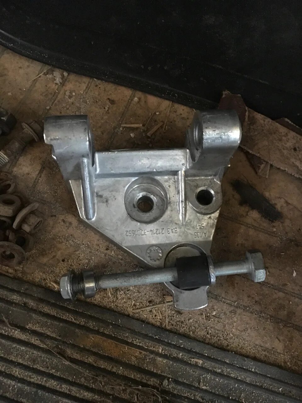 Кронштейн генератора ваз 2107 инжектор. Крепление генератора 2107 инжектор. Крепление генератора 2107 инжектор. Кронштейн генератора 2107 инжектор. Кронштейн генератора ваз 2107.