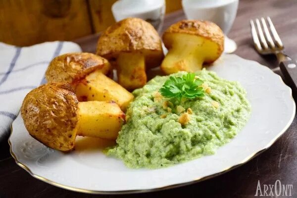 Картофельное пюре с брокколи. Гарниры для детей. грибочки из пюре. гарниры в детском саду. гарнир для детей 7 лет.