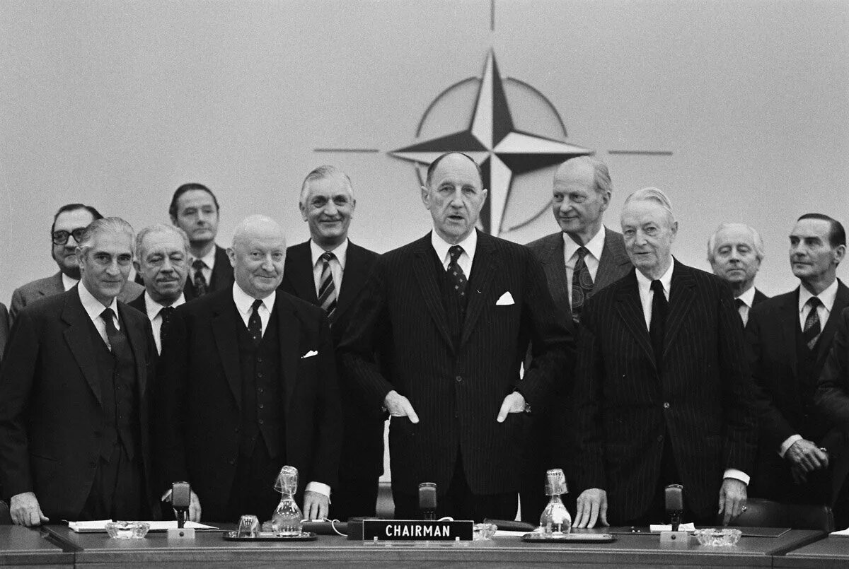 В 1949 году Франция вступила в НАТО.. Руководитель НАТО 1949. НАТО 1952 год. 1949 Г. - образование НАТО. Военный союз 1955