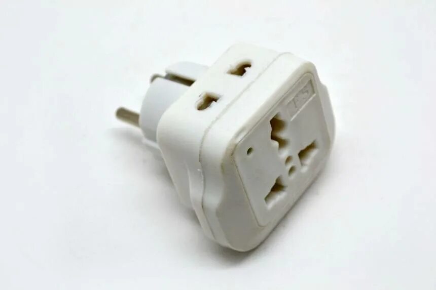 Переходник вилки на русскую. Переходник merkan 16а евровилка. Переходник евро вилка k1616 (20pcs). Универсальный сетевой переходник merkan 16 а grey. Переходник сетевой евровилка.