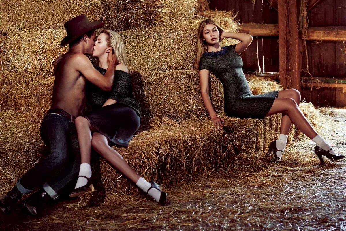 Двое парней и девушка. Gigi Hadid Sebastian Faena. Sisley реклама 2014. Сюжетные фотосессии. Страсть на сеновале.