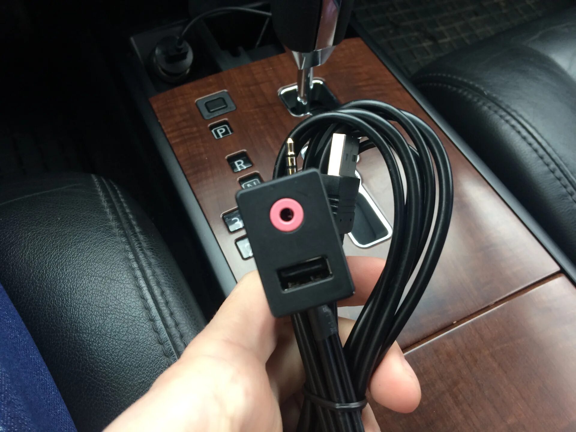 Как подключить через usb в машине. Аукс теана j31. aux nissan teana j32 кабель. aux разъем nissan teana. usb nissan teana j31.