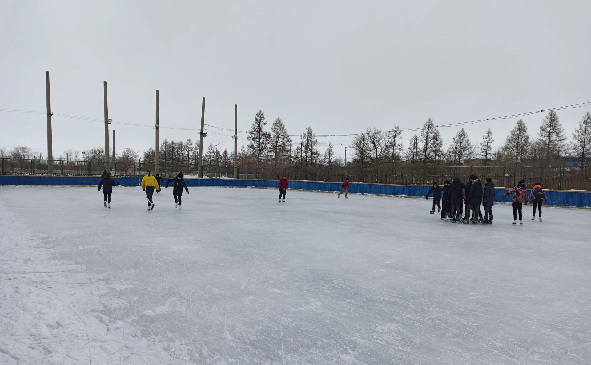 Стадион Локомотив Абакан каток. Каток на стадионе Локомотив, Воронеж. Каток в Отрожке на стадионе Локомотив. Локомотив Абакан каток 2022. Стадион локомотив каток