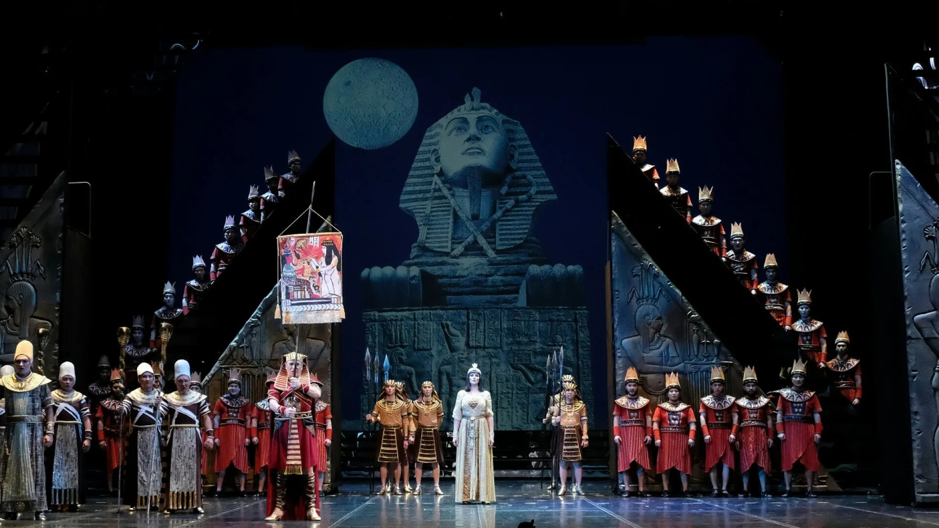 Оперный премьера. Оперный премьера. Свадьба фигаро воронежский театр оперы и балета. Оперный премьера. Опера иван грозный санкт-петербург опера.