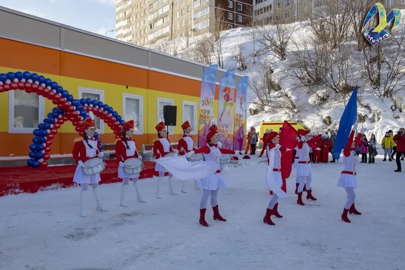 Расписание катков мурманск. Каток Метеор Мурманск. Метеор Мурманск спорткомплекс. Новый каток в Мурманске Метеор. Крытый каток Мурманск.