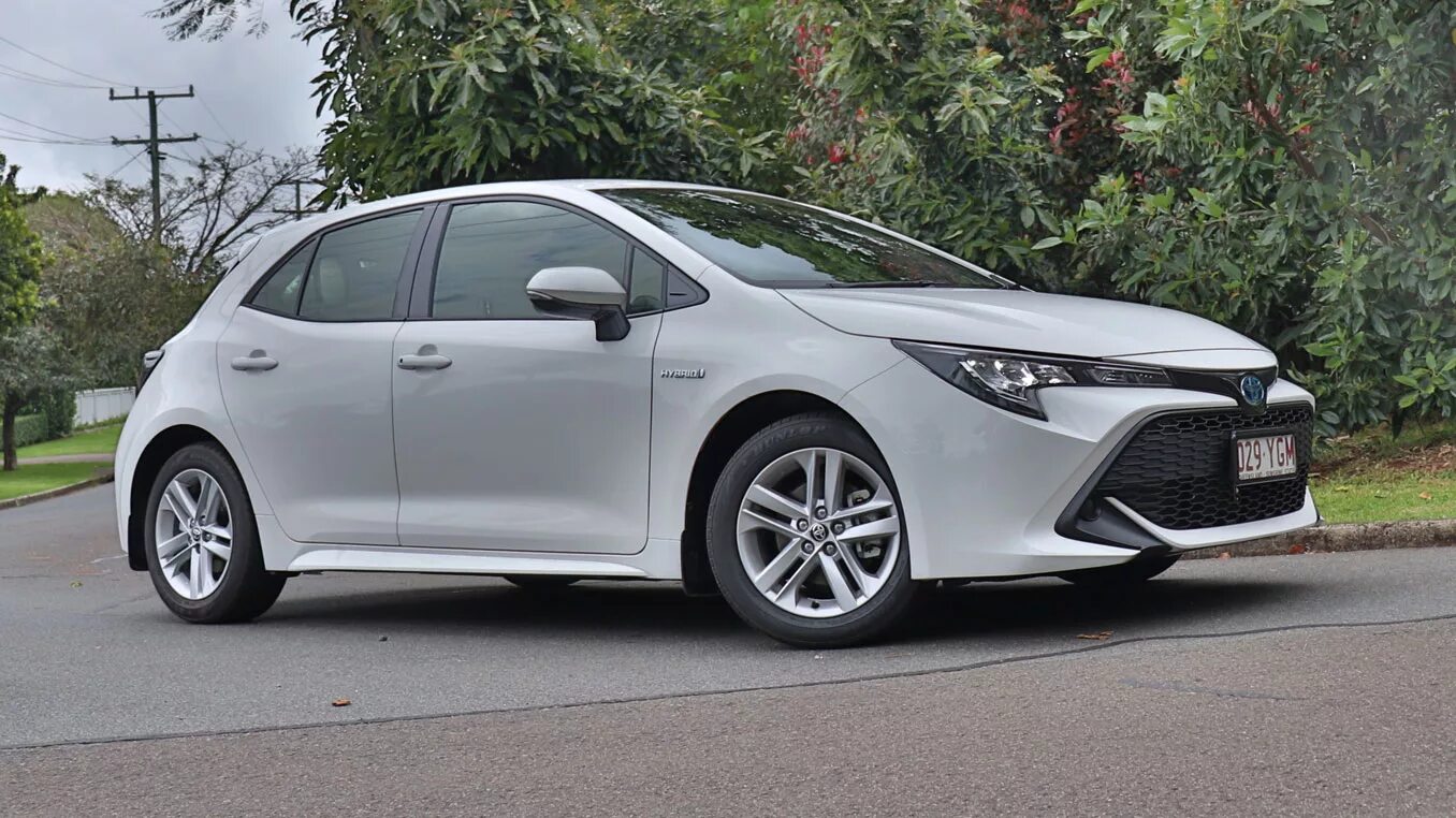 Toyota Corolla Hybrid 2018. Тойота аурис гибрид 2018. Тойота Королла гибрид 2018. Тойота Королла хэтчбек гибрид 2018. Corolla гибрид