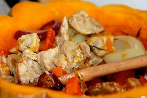 Тыква с овощами и курицей в духовке