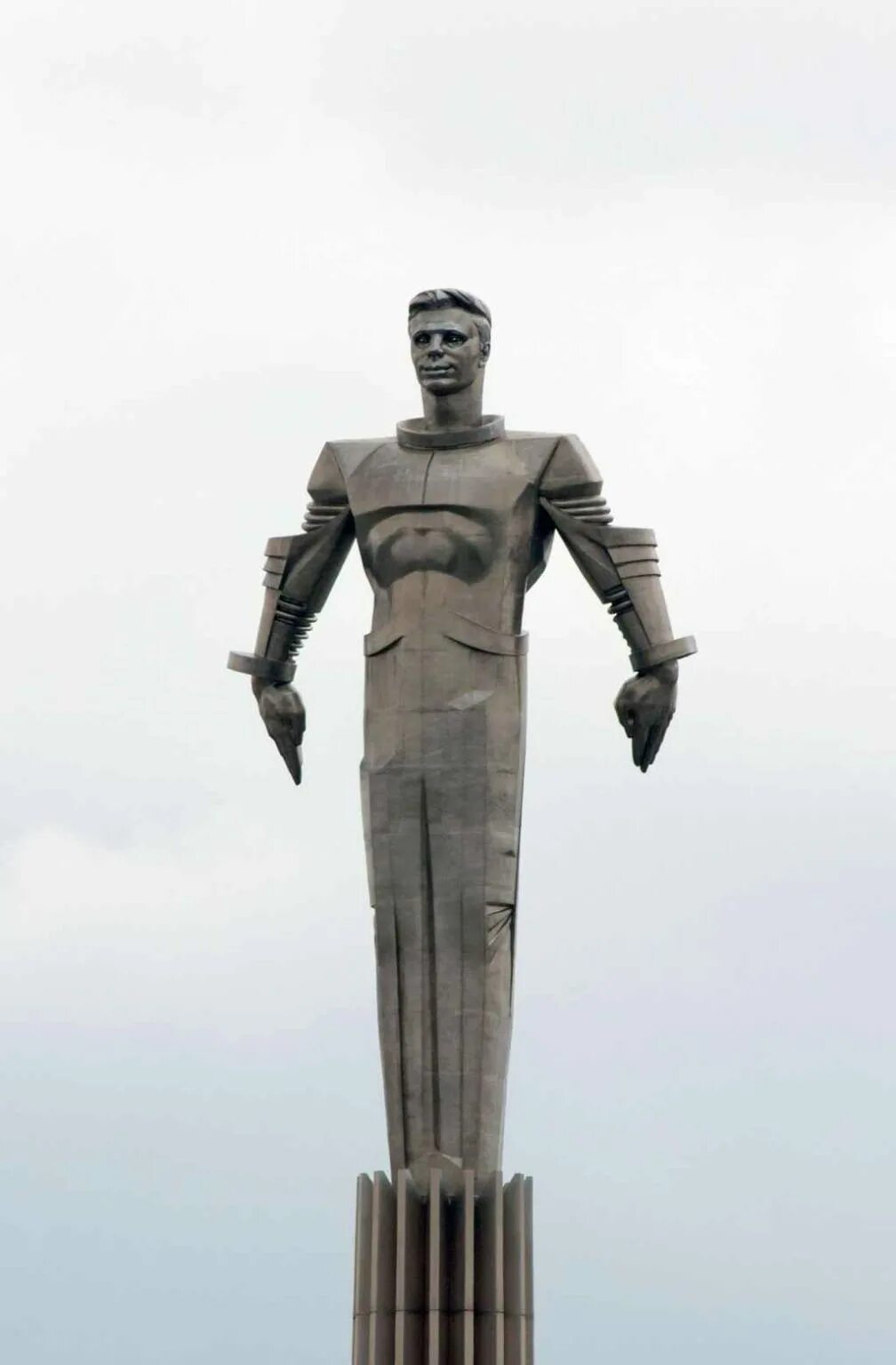 File:Памятник Гагарину (высокое разрешение).jpg - Wikimedia Commons