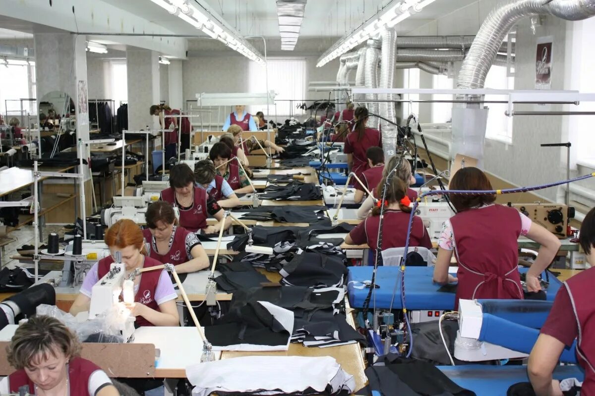 швейное производство. швейные потоки. оборудование для швейного цеха. оборудование для швейного цеха. швейный цех.