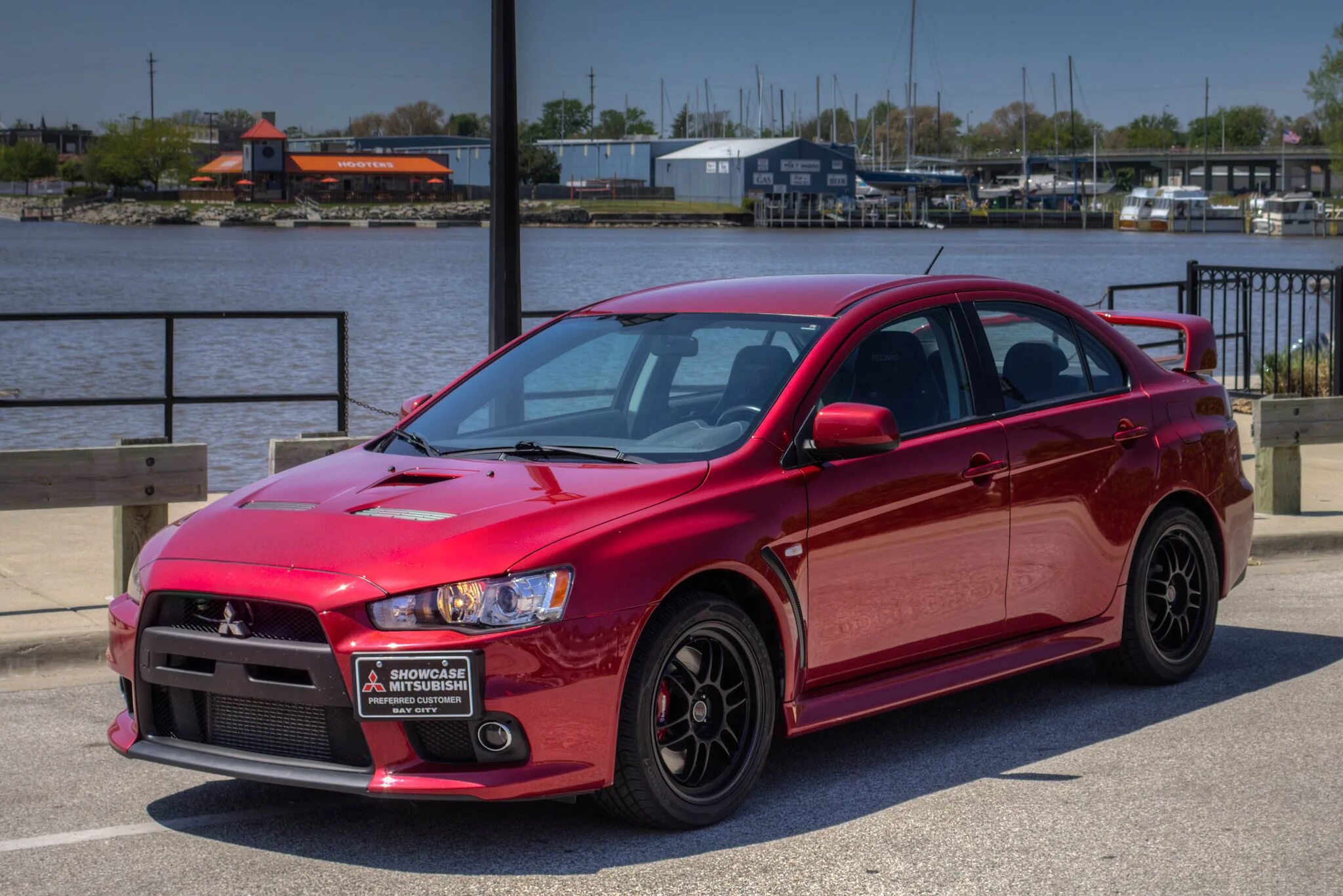 Мицубиси 10. Митсубиси Лансер 10 EVO. Mitsubishi Lancer Evolution x. Mitsubishi Lancer Evolution 10. Митсубиси Лансер 10 Эволюшн красный.